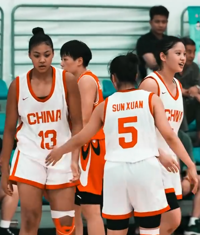 她的身高已, 必然是主力, 一个月 她的身高已, 必然是主力, 一个月