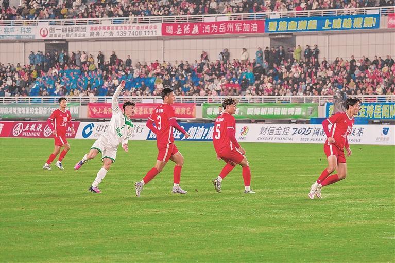 全媒体记者, 看台上的一 全媒体记者, 看台上的一